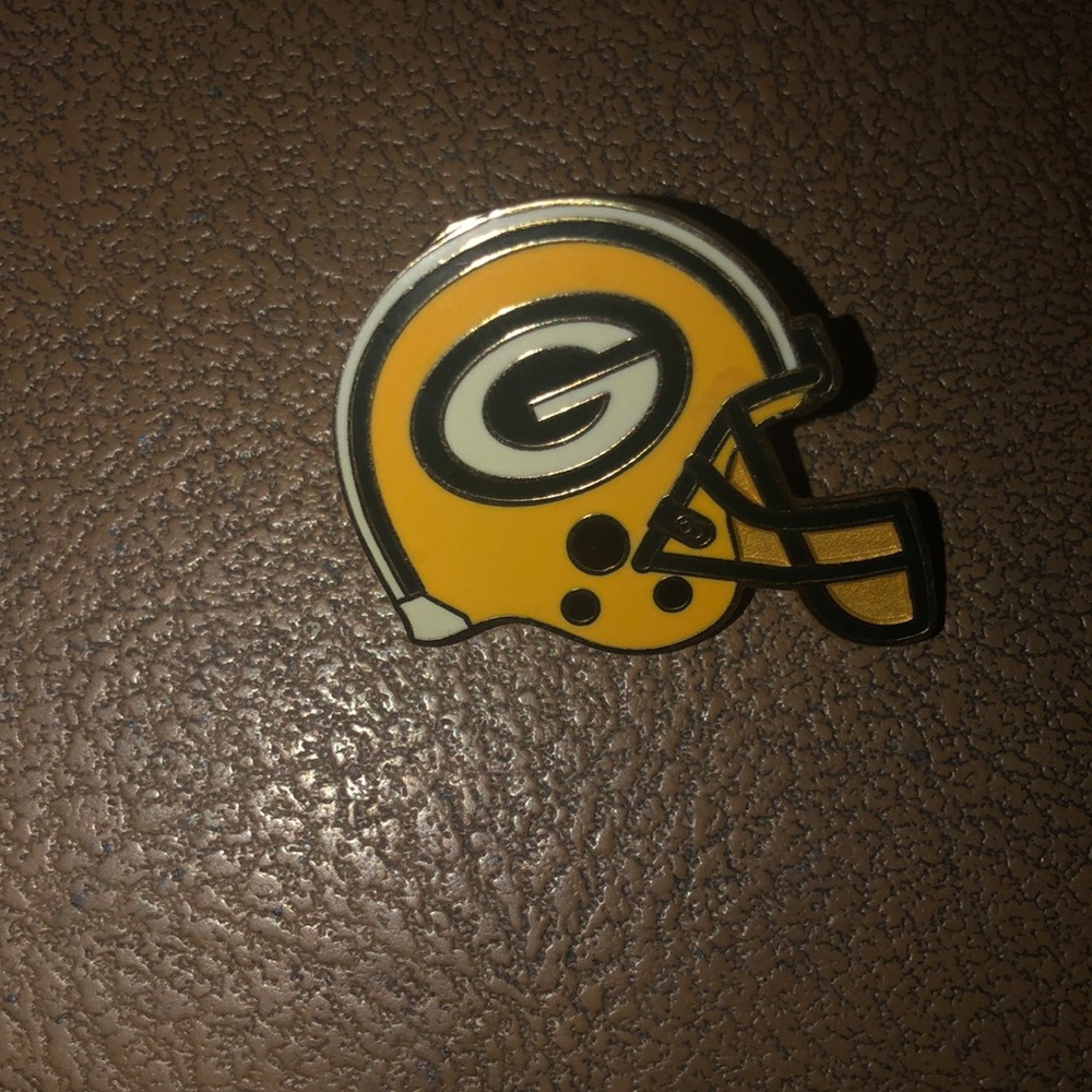 Stolen. NFL Vintage Green Bay Packers 1 1/4 Helmet Pin 1990’s